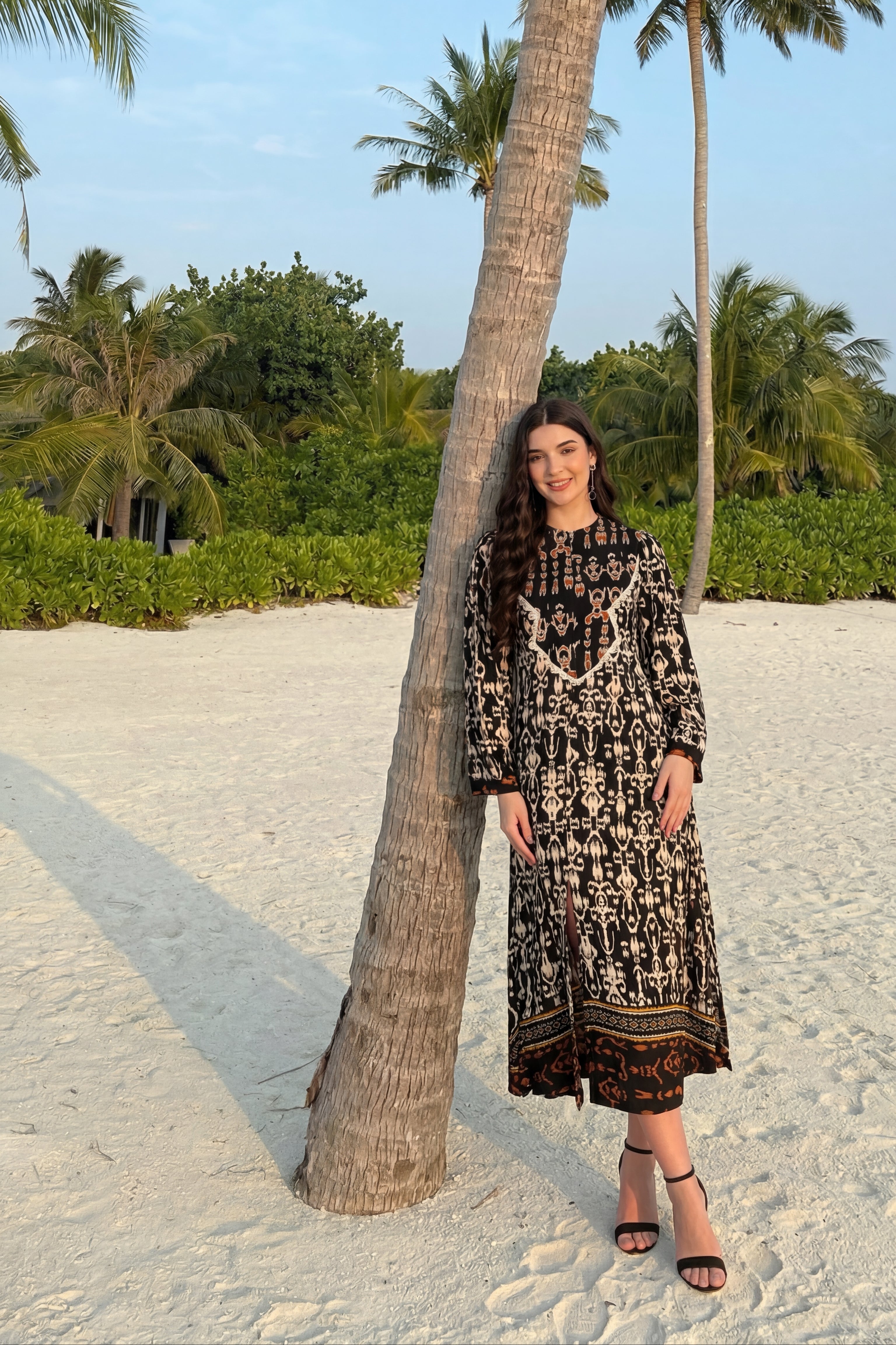 Noor Kaftan by Amagyaa -  Black