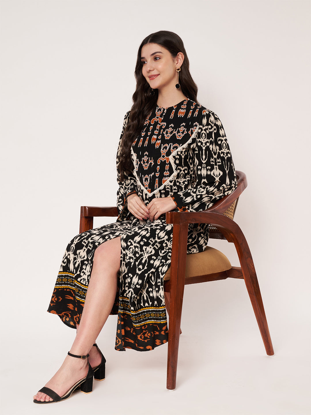Amagyaa noor black kaftan