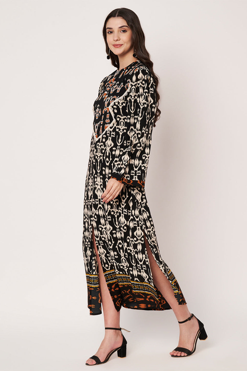 Amagyaa noor black kaftan